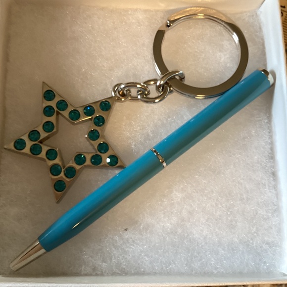 Coach star shape with crystals keychain - Picture 5 of 6